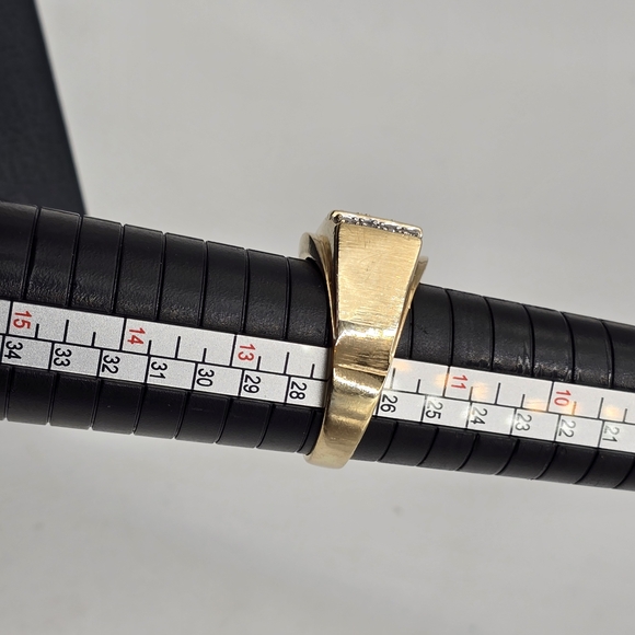 10 K Gold Signet Men's Ring  Size 12 W Diamond 6.9 Grams GTR - Picture 5 of 16